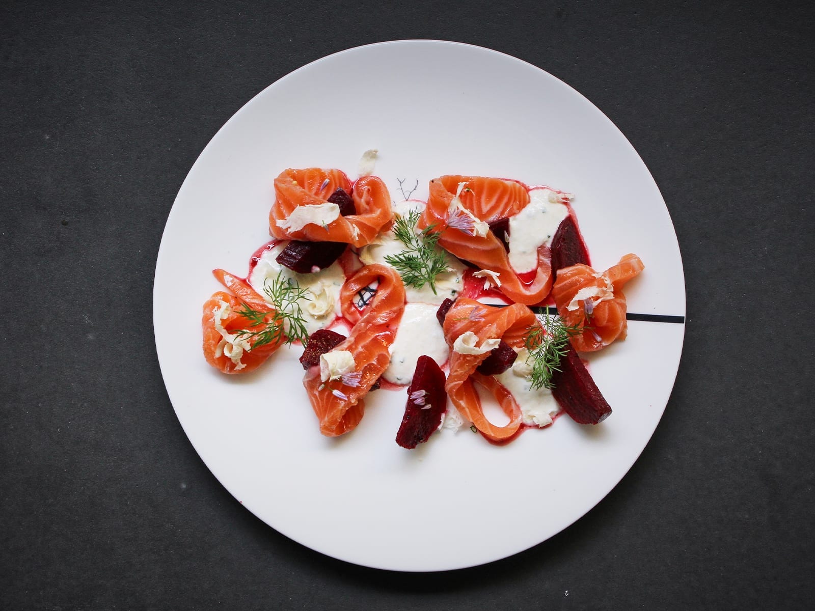 Marinierter Lachs mit Gin und Rote Bete - Roland Trettl