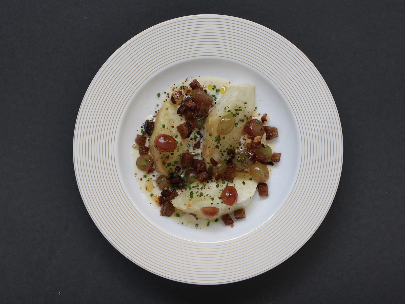 Sellerie mit Taleggio-Creme und Speck - Roland Trettl