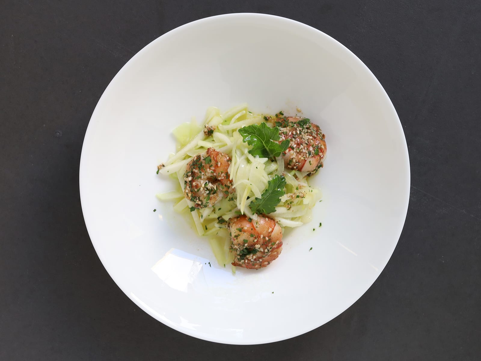 Kohlrabi-Apfel-Salat mit Garnelen - Roland Trettl